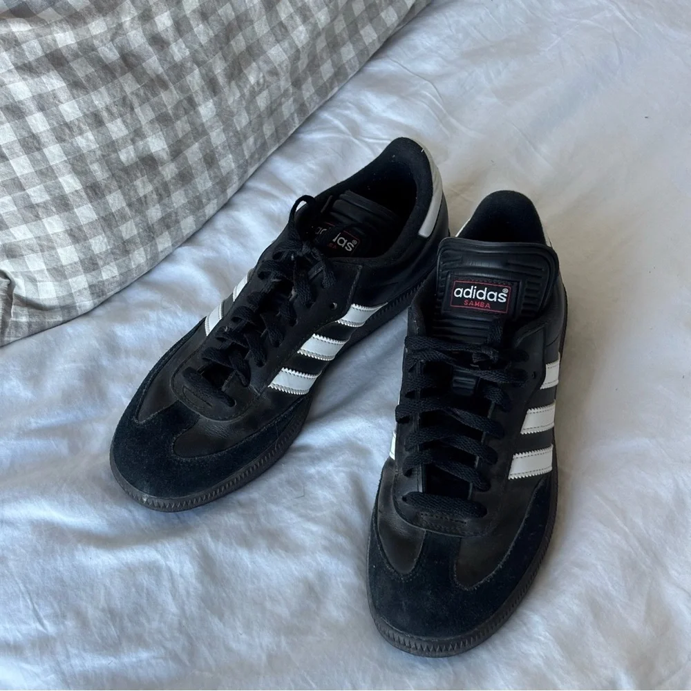 Black Sambas - Picture 1 of 3